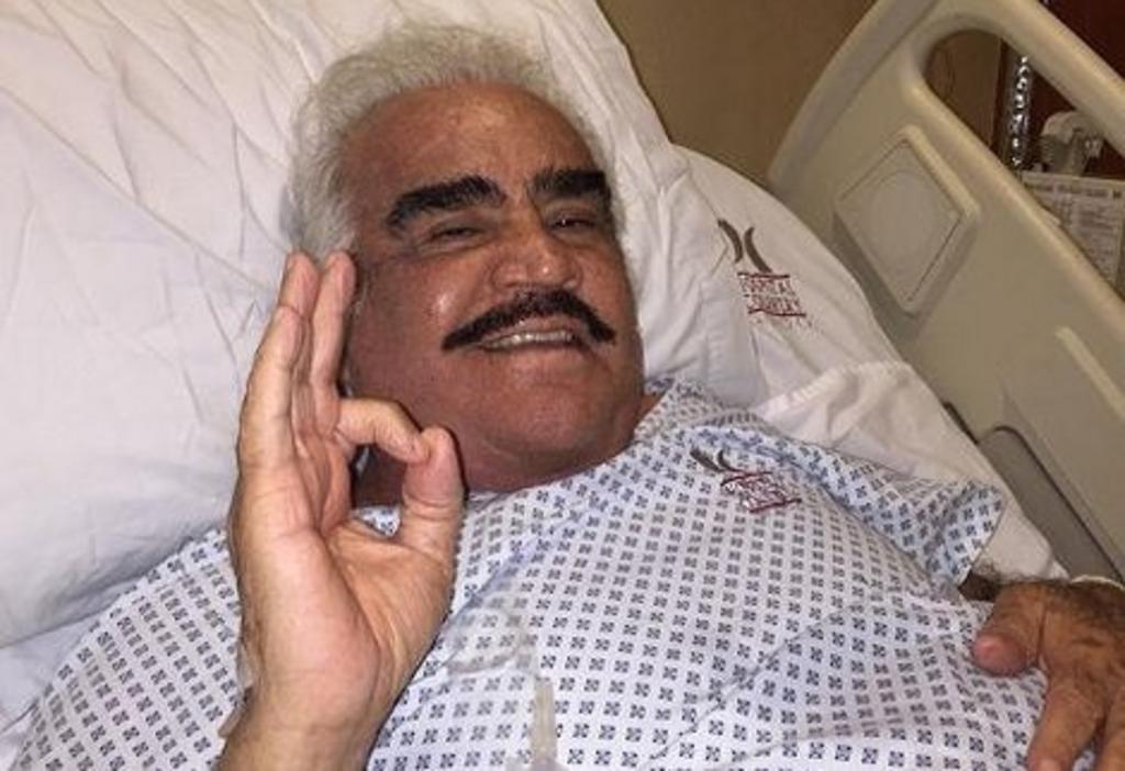 Vicente Fernández sale del hospital