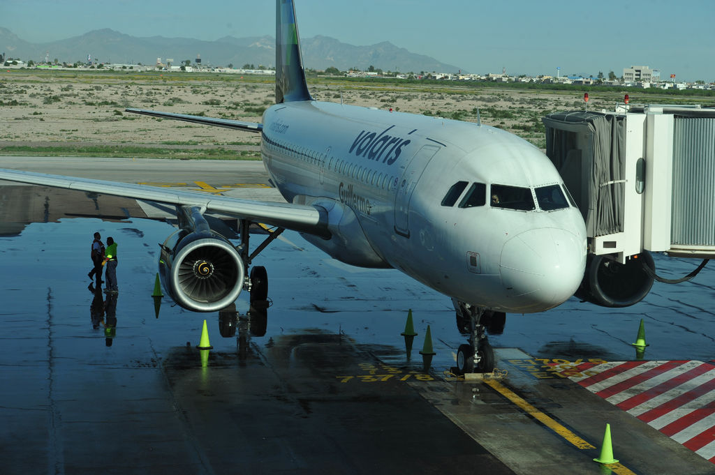 Volaris esquiva depreciación del peso con combustible barato