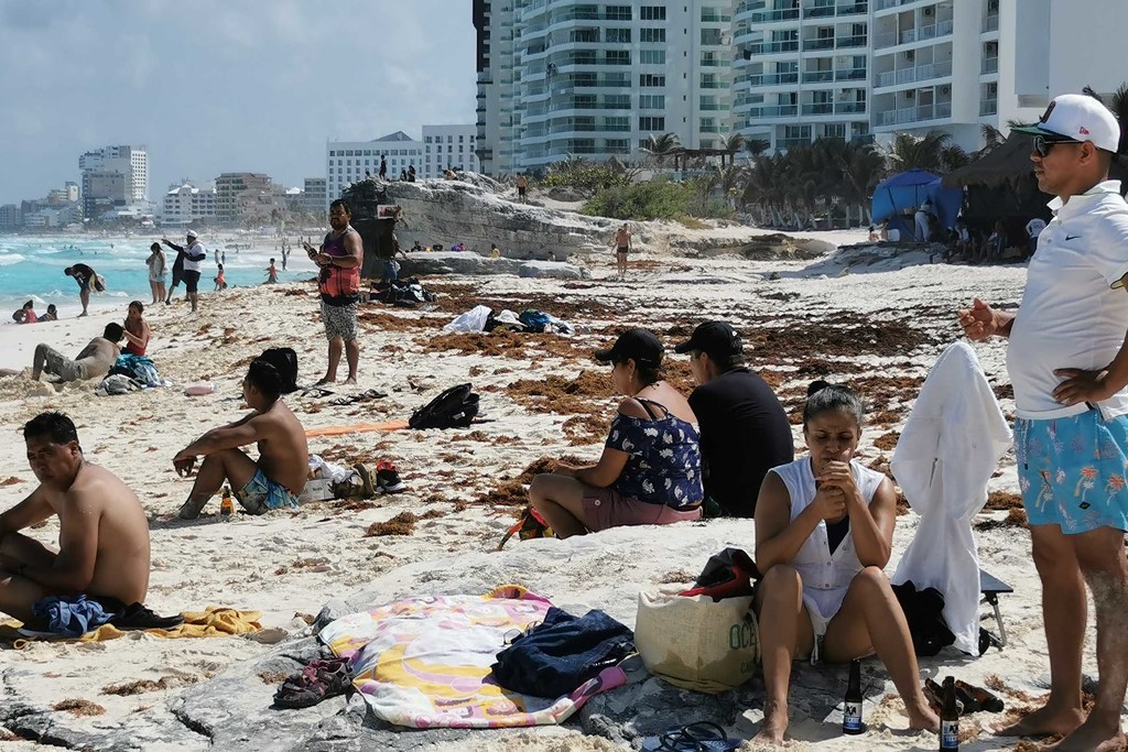 Olvidan protocolos COVID en Cancún