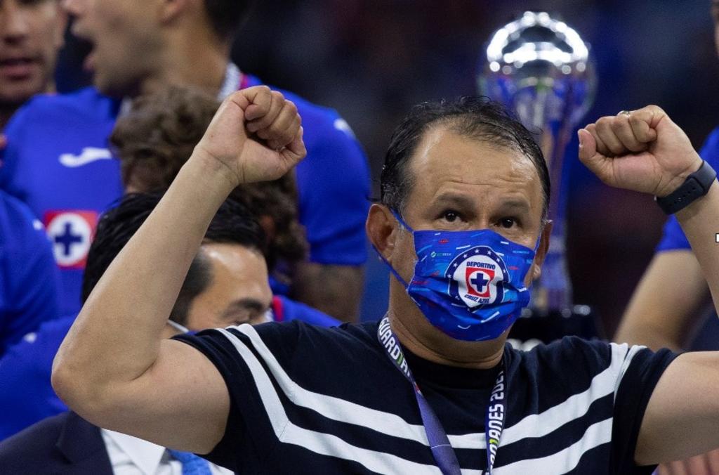 Juan Reynoso renueva con el Cruz Azul hasta 2023 - Vimarsana News
