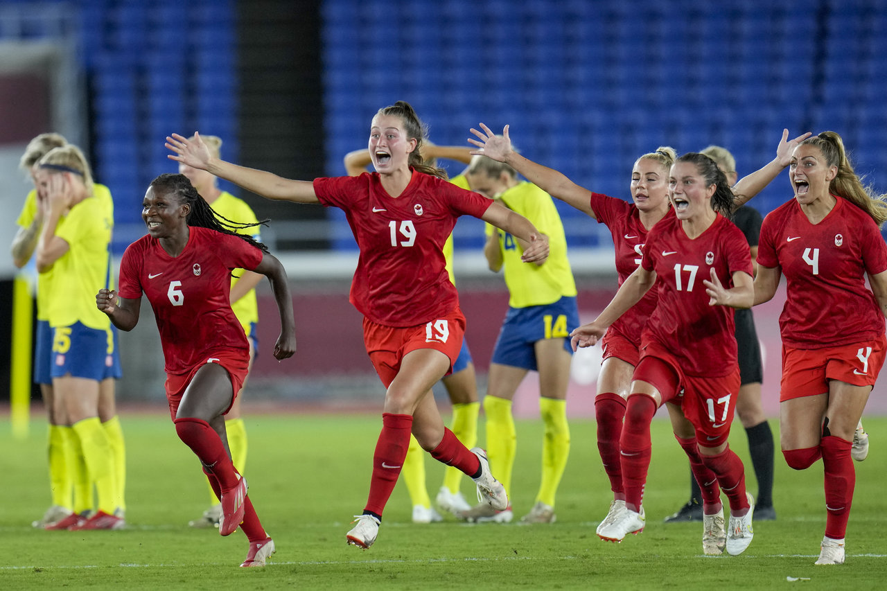 Canadá gana medalla de oro en futbol femenil de Tokio 2020 en penales ante  Suecia