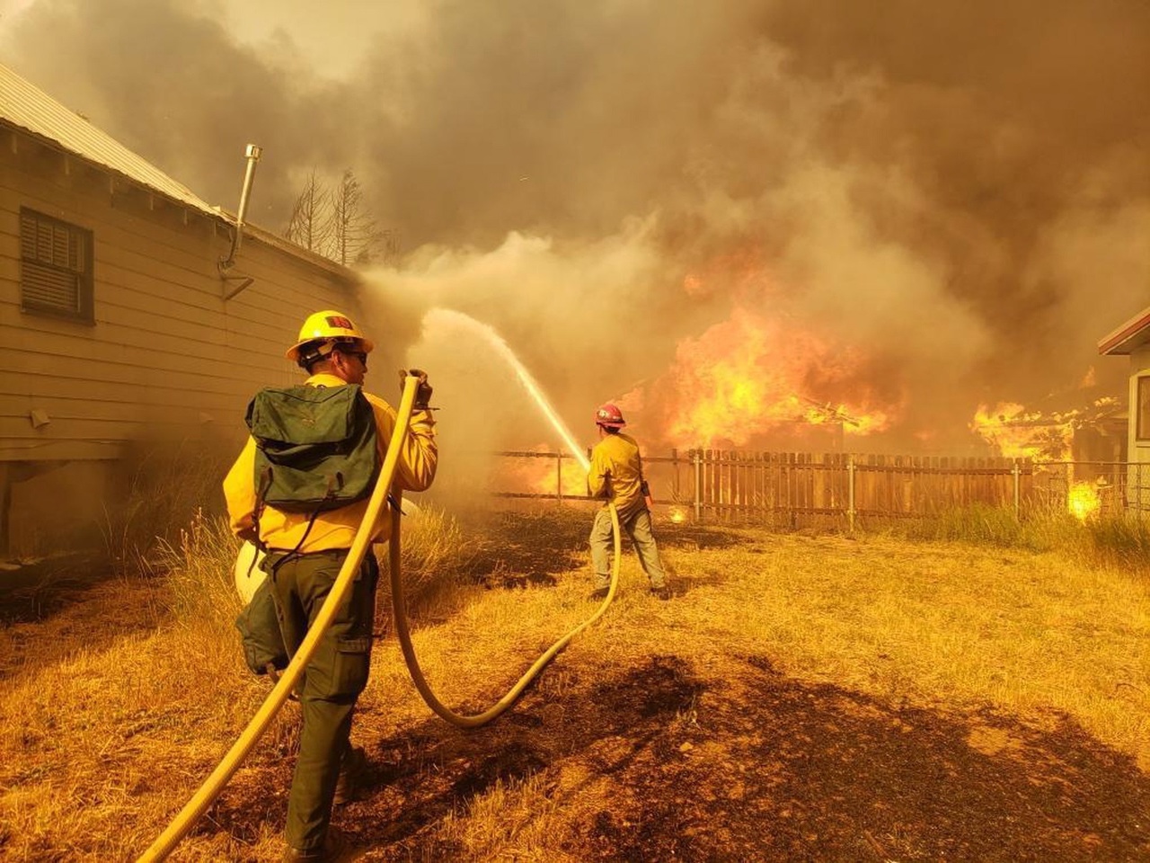 Incendios causan 8 desaparecidos - Vimarsana News