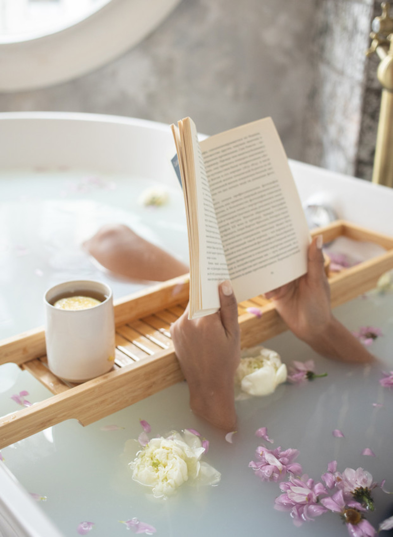 Agua de rosas para cabello hidratado - Vimarsana News