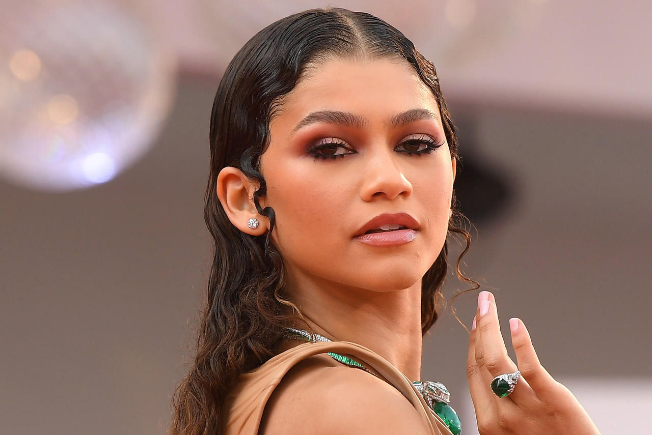 Zendaya y Kristen Stewart son las protagonistas del Festival de Venecia con 'espectacular look' - Vimarsana News