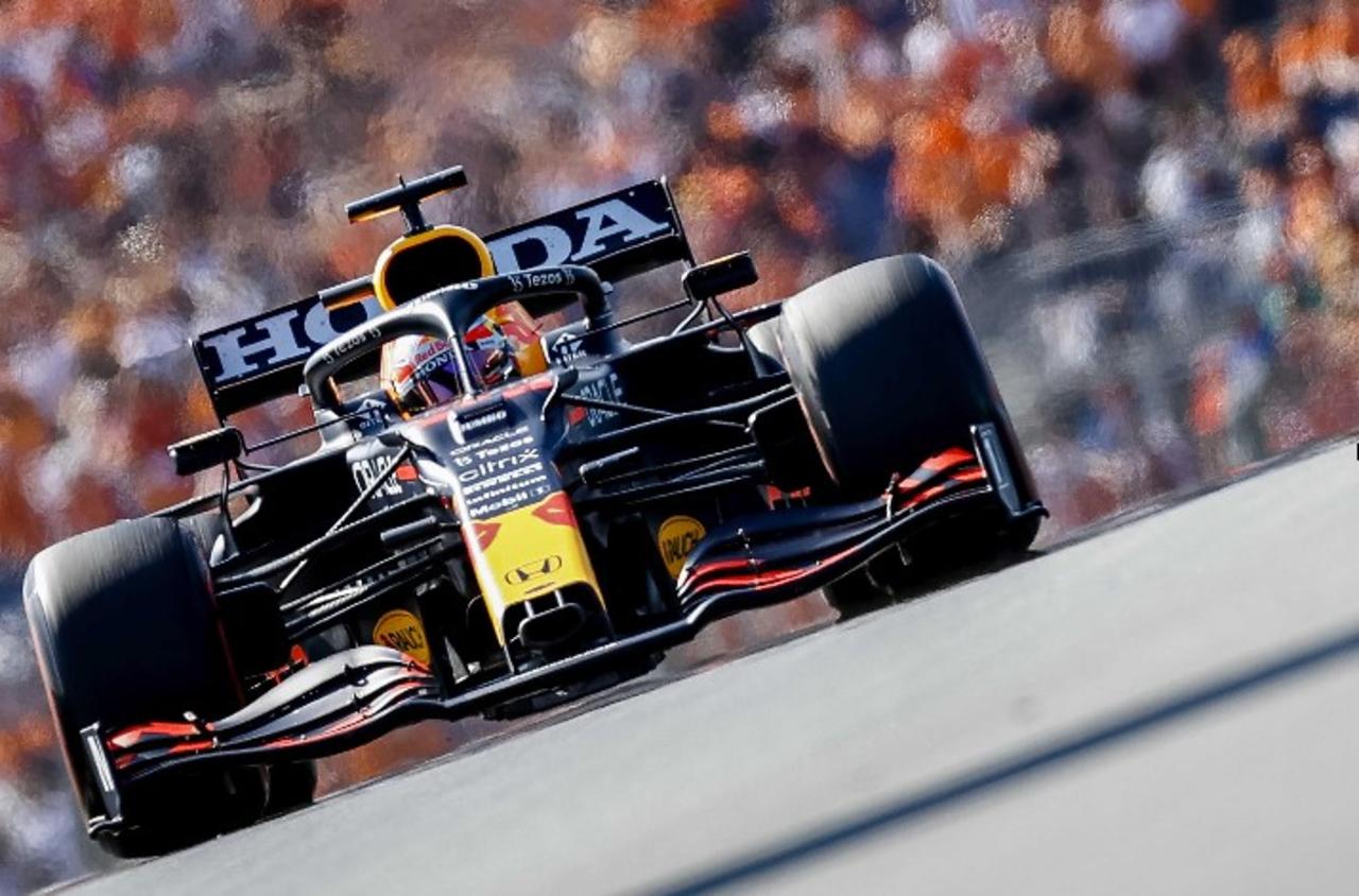 Max Verstappen se lleva el Gran Premio de los Países Bajos; 'Checo' queda en décimo.
