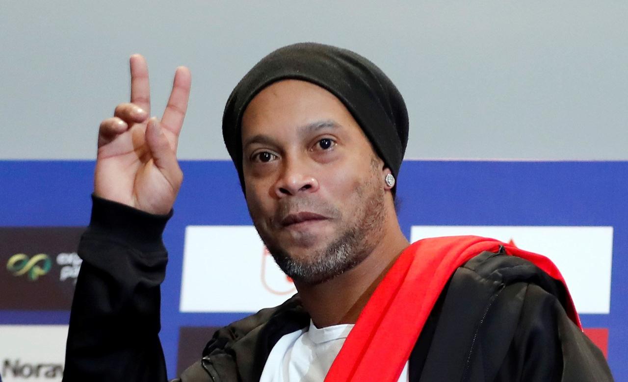 Ronaldinho recuerda su primer gol con los Gallos Blancos - Vimarsana News