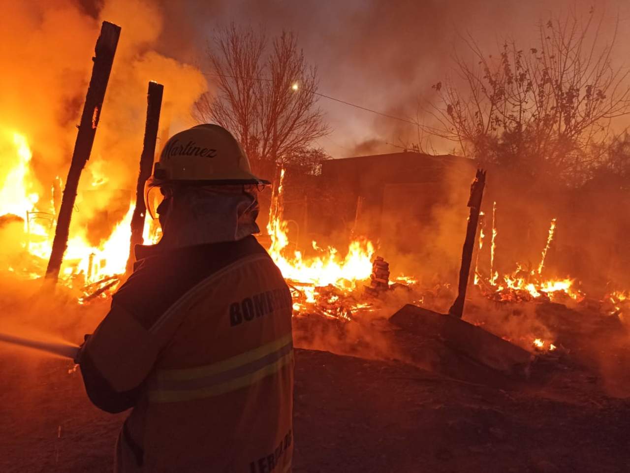 Fuego consume jacales en Lerdo y acaba con el patrimonio de una familia