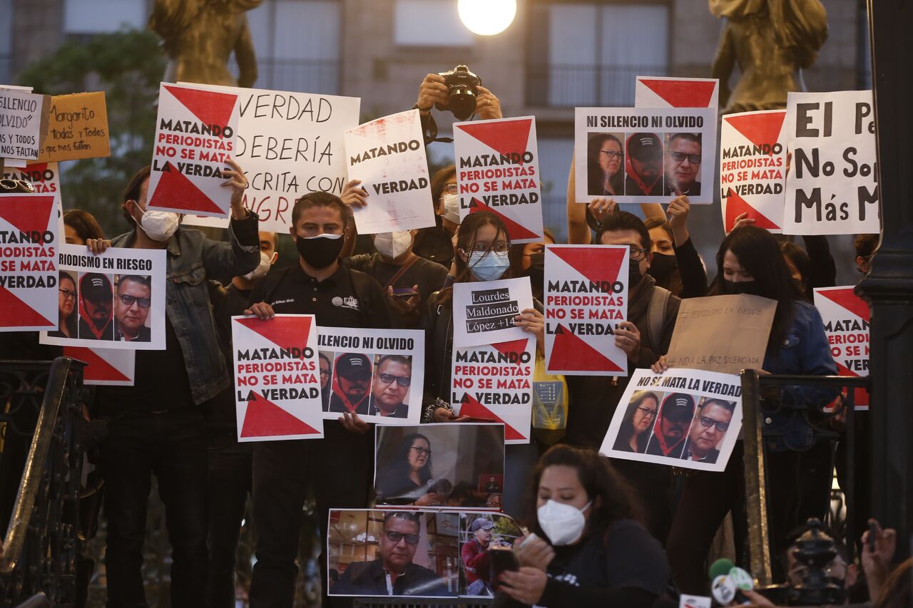 Gobierno federal revisará mecanismos de protección de periodistas en México