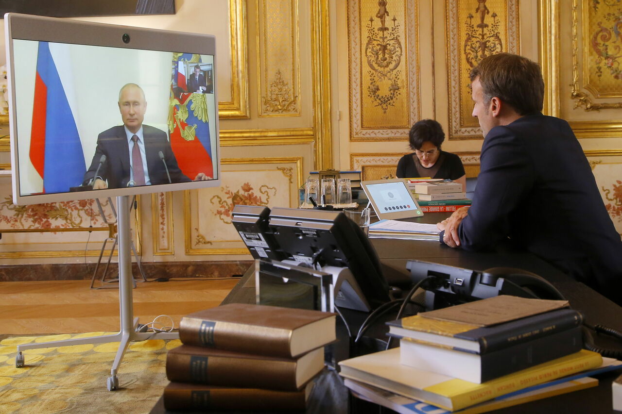 Emmanuel Macron y Vladimir Putin mantienen desacuerdos pero continuarán el  diálogo