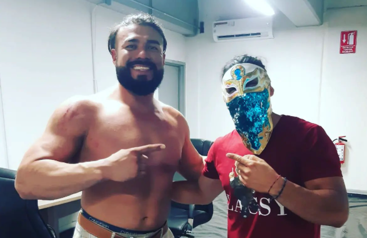'Nunca dejen de soñar', dice el luchador Bandido tras encuentro con Andrade 