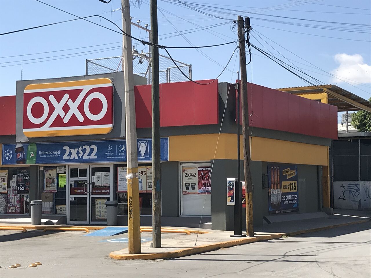 Mexicanos aumentan su gasto en Oxxo 