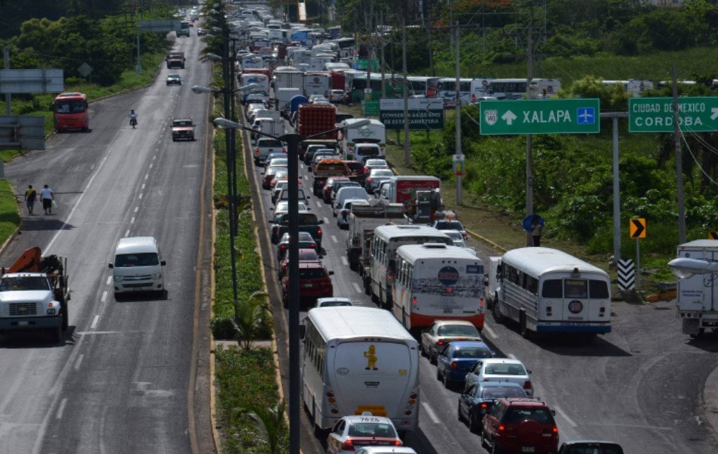 Con bloqueos carreteros, exigen aparición de Viridiana en Veracruz