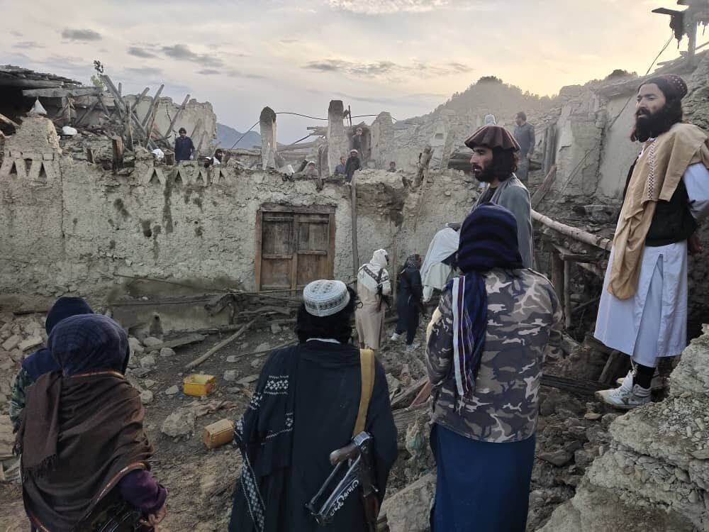Terremoto en Afganistán deja al menos 1,030 muertos y 1,500 lesionados