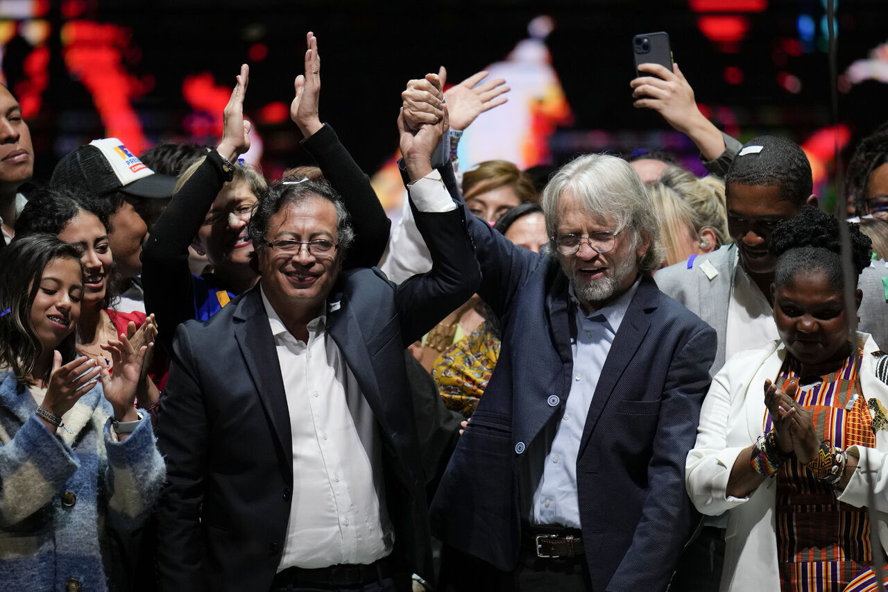 Gustavo Petro busca mayoría en Congreso de Colombia con liberales